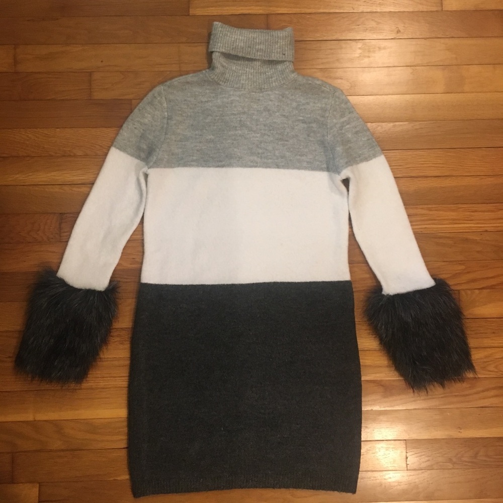 Sweater dress with faux fur